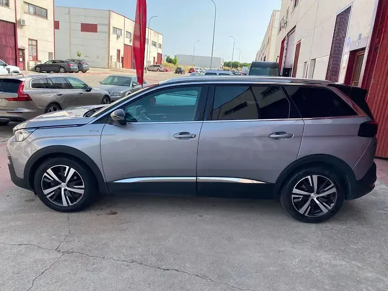 Usado Peugeot 5008 GT-line 150 CV (110 kW) 2017 Gris / plata SUV