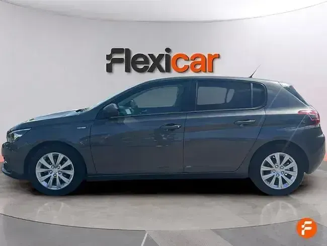 Usado Peugeot 308 Style 130 CV (95 kW) 2018 Gris
