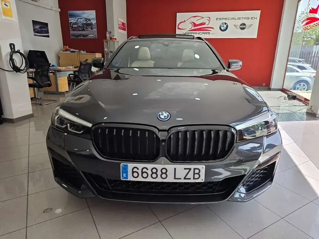 Usado BMW 530e Comfort Edition 292 CV (214 kW) 2022 Gris / plata Familiar