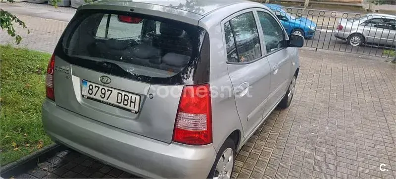 Usado Kia Picanto LX 65 CV (47 kW) 2004 Gris / plata Utilitario