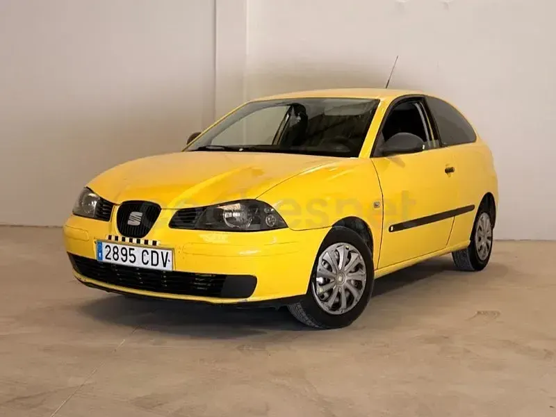 Begagnad Seat Ibiza Stella 64 HK (47 kW) 2003 Gul Halvkombi