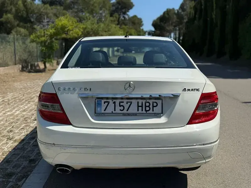 Usado Mercedes C220 170 CV (125 kW) 2011 Blanco Familiar