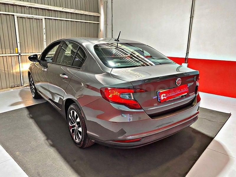 Usado Fiat Tipo Lounge 120 HP (88 kW) 2017 Cinzento Sedan