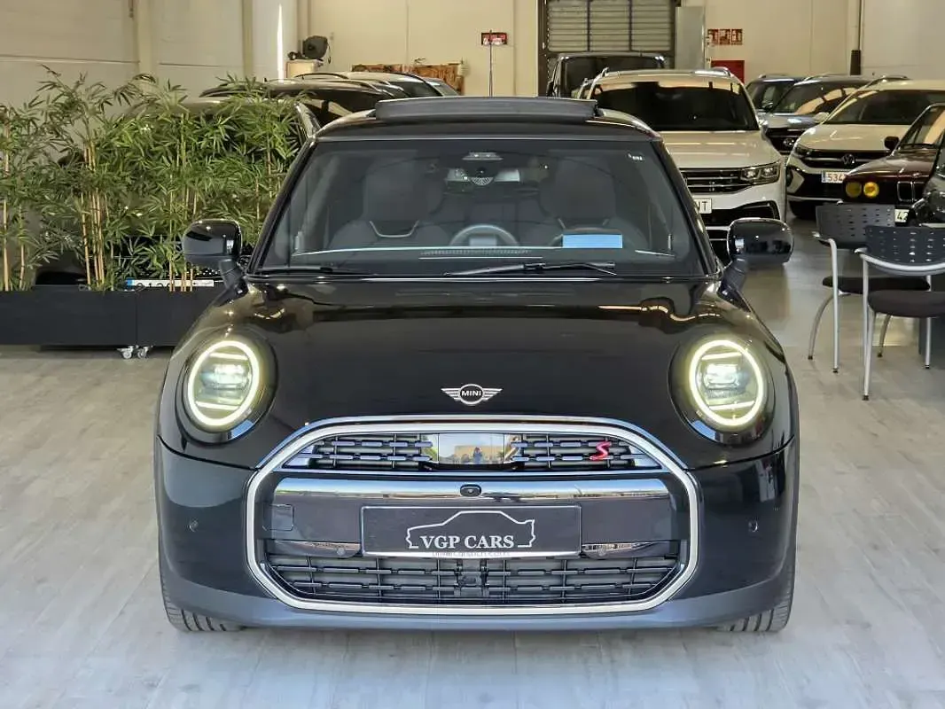 Usado Mini Cooper Favoured 204 CV (150 kW) 2024 Negro Utilitario