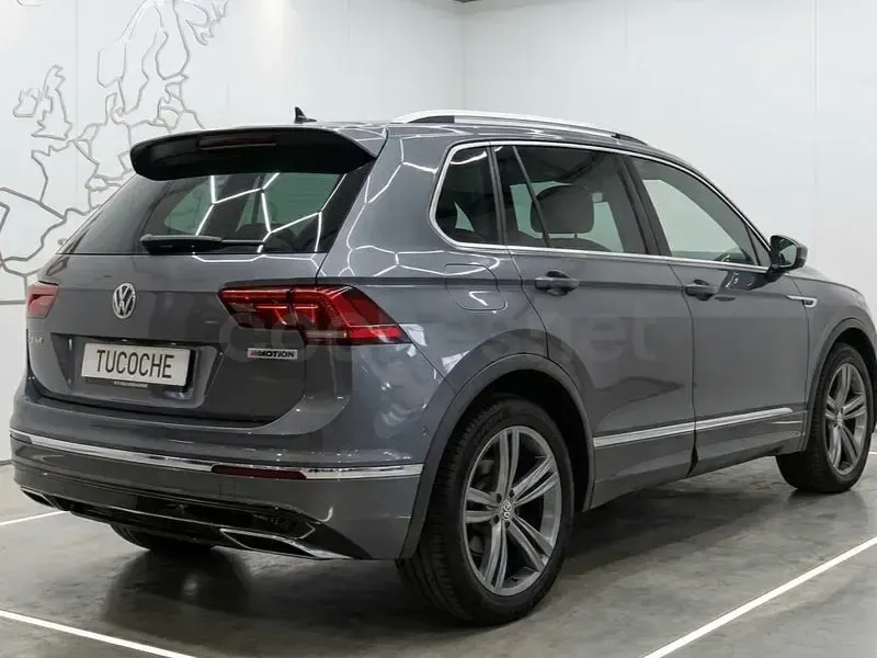 Usado VW Tiguan Allspace Sportline 200 CV (147 kW) 2021 Gris / plata SUV