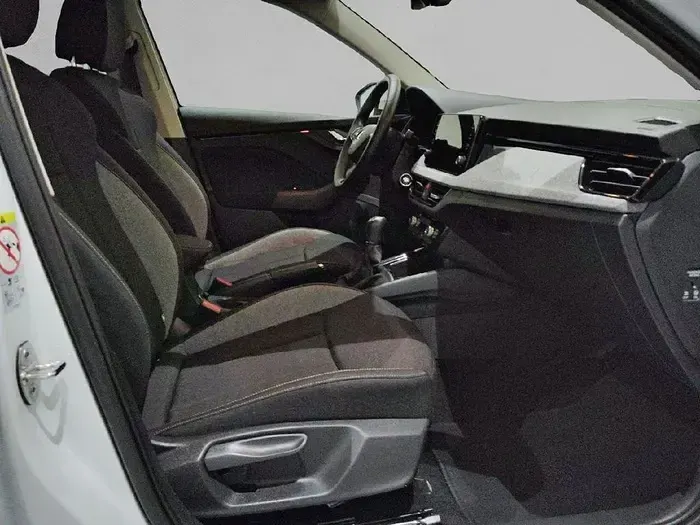 Usado Skoda Kamiq Selection 115 CV (84 kW) 2024 Blanco SUV