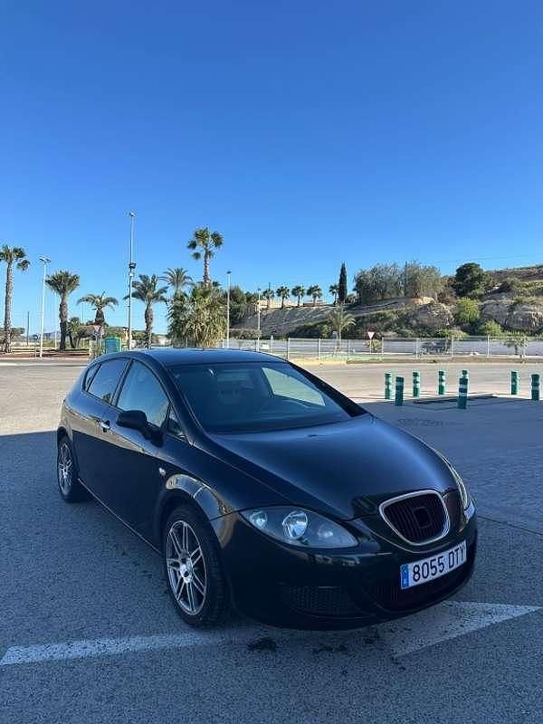 Usado Seat Leon Reference 105 CV (77 kW) 2006 Negro Utilitario