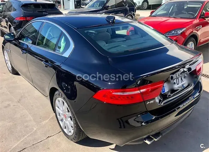 Usado Jaguar XE Pure 180 CV (132 kW) 2018 Negro Berlina