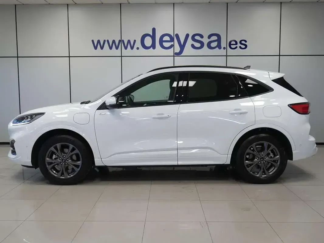 Usado Ford Kuga ST-Line 224 CV (164 kW) 2023 Blanco SUV