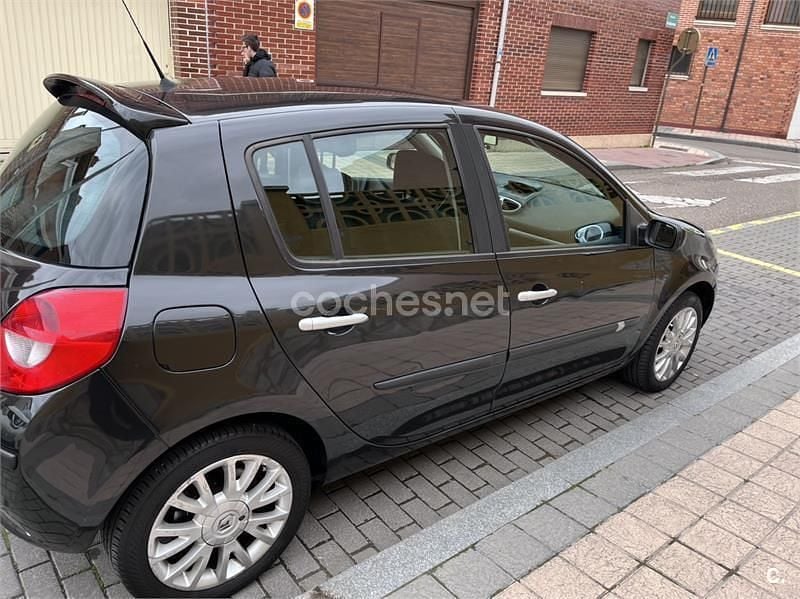 Usado Renault Clio II Dynamique 105 CV (77 kW) 2007 Negro Berlina