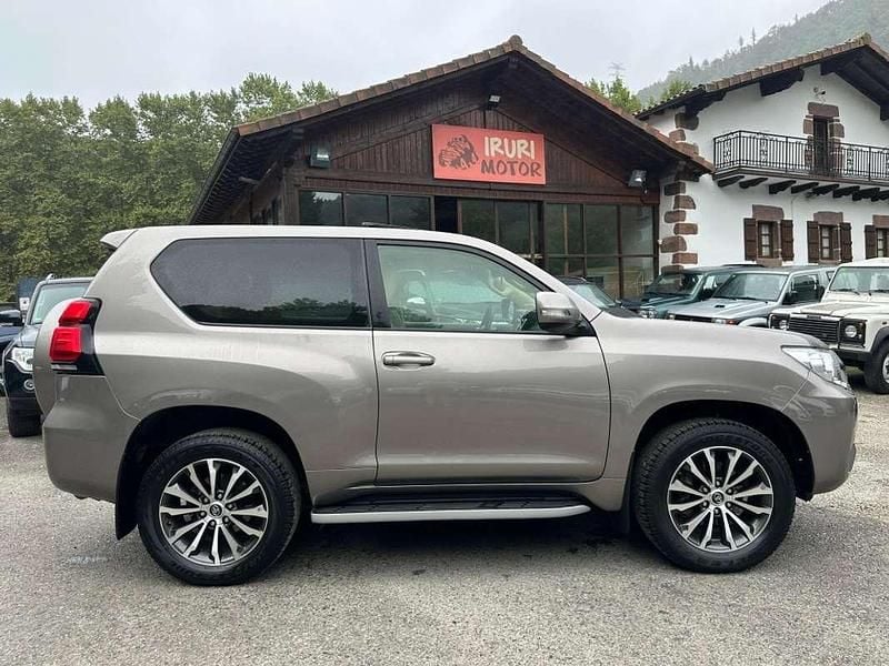 Beige Usado 2018 Toyota Land Cruiser SUV | 46.999 € (Caro) - Imagen 1/4