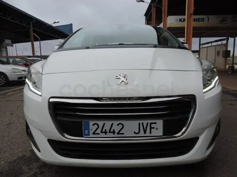Usado Peugeot 5008 Allure 150 CV (110 kW) 2017 Blanco Monovolumen