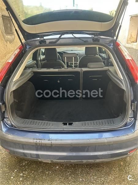 Azul Usado 2005 Ford Focus Trend Berlina | 2300 € (Buen precio) - Imagen 1/4