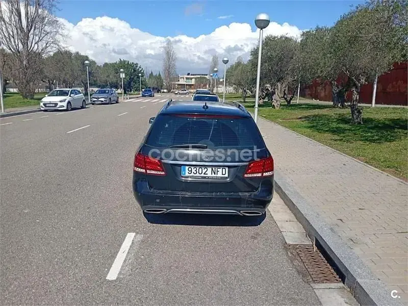 Usado Mercedes E400 Avantgarde 333 CV (244 kW) 2014 Negro Familiar
