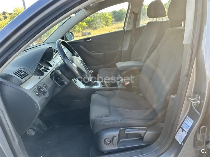 Gris / plata Usado 2007 VW Passat Highline Berlina | 5500 € (Buen precio) - Imagen 1/1