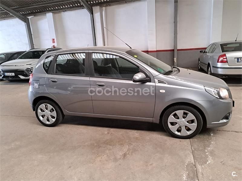 Usado Chevrolet Aveo LS 101 CV (74 kW) 2010 Gris / plata Berlina
