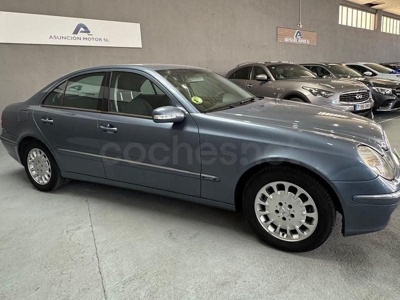 Usado Mercedes E320 Avantgarde 224 CV (164 kW) 2006 Azul Berlina