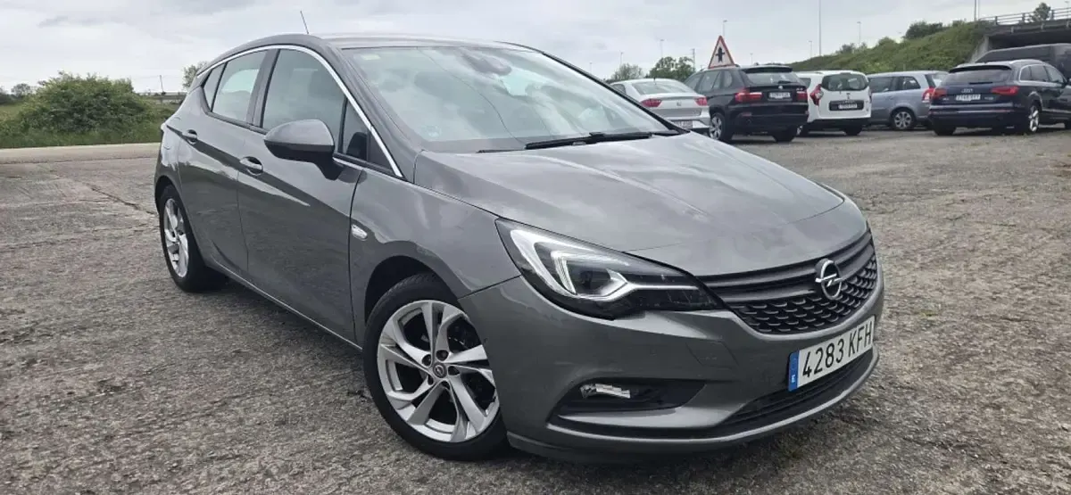 Usado Opel Astra Excellence 110 CV (80 kW) 2017 Gris Utilitario