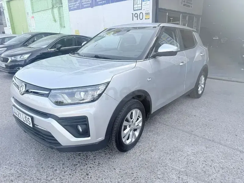 Usado SsangYong Tivoli 163 CV (119 kW) 2020 Gris / plata SUV