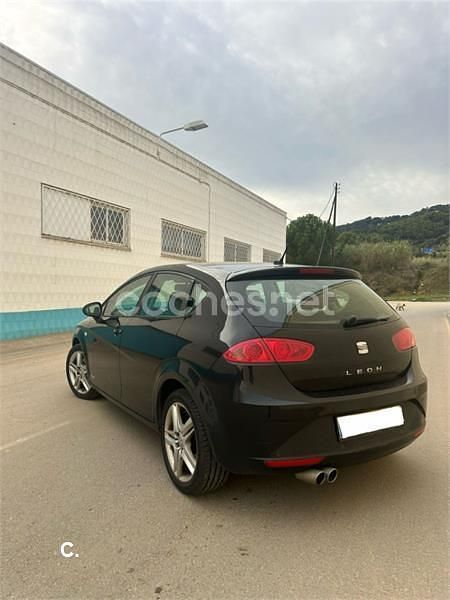 Usado Seat Leon Sport 125 CV (91 kW) 2012 Negro Berlina