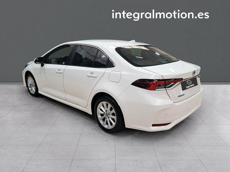 Usado Toyota Corolla Active 125 CV (91 kW) 2022 Blanco Berlina