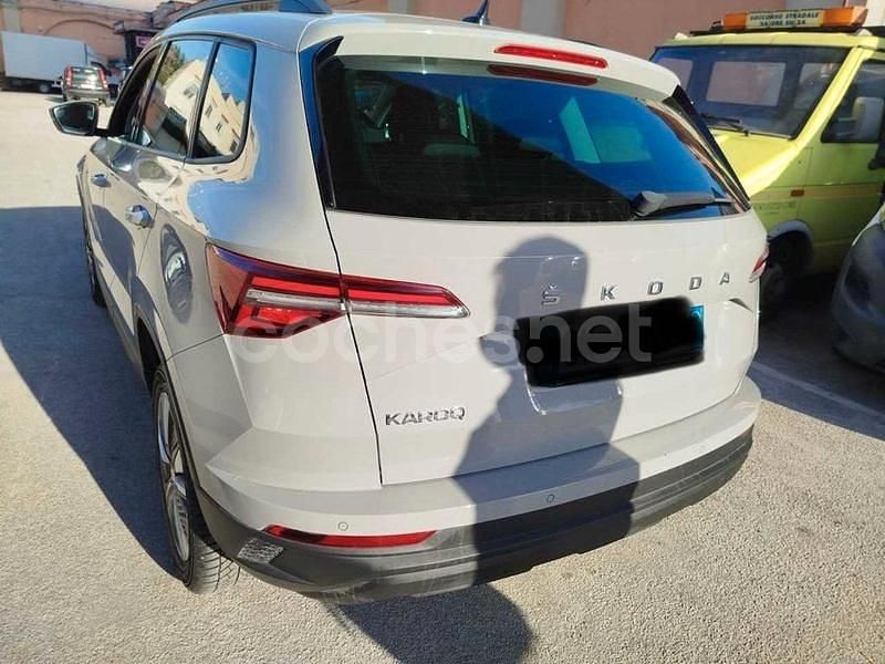 Usado Skoda Karoq SportLine 115 CV (84 kW) 2022 Gris / plata SUV