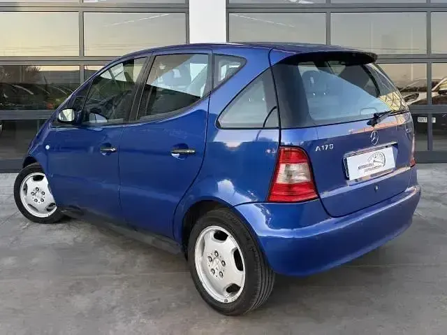 Usado Mercedes A170 90 CV (66 kW) 1999 Azul Utilitario