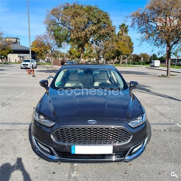 Usado Ford Mondeo Vignale 240 CV (176 kW) 2015 Gris / plata Berlina