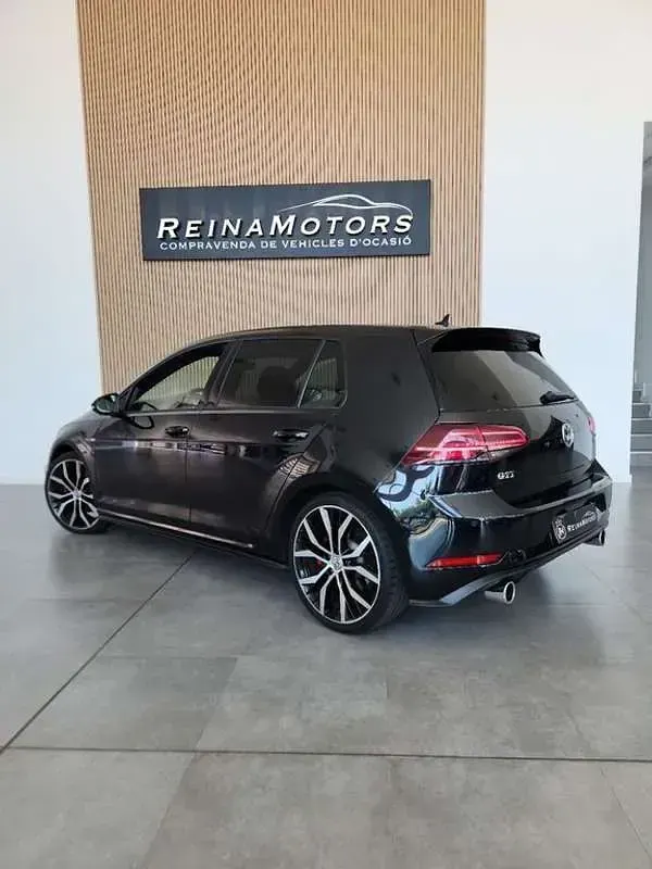 Usado VW Golf VII GTI 245 CV (180 kW) 2018 Negro Utilitario