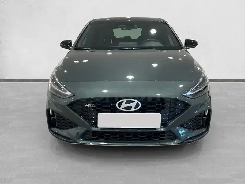Usado Hyundai i30 N Line 96 CV (70 kW) 2025 Gris / plata Berlina