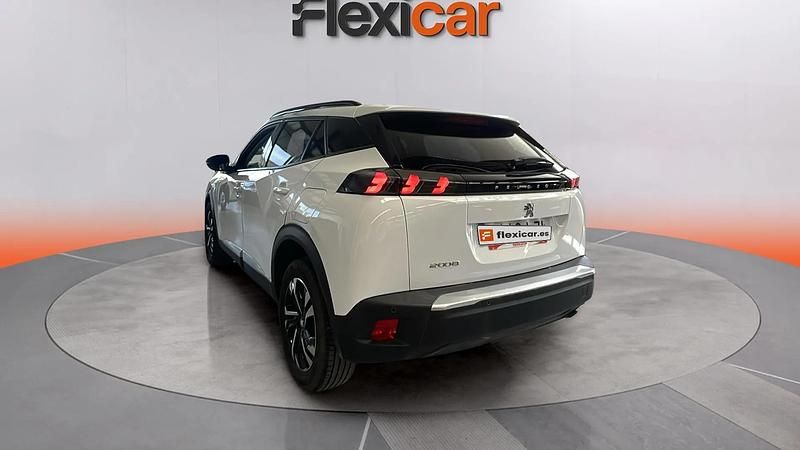 Usado Peugeot 2008 Allure 101 CV (74 kW) 2022 Blanco SUV