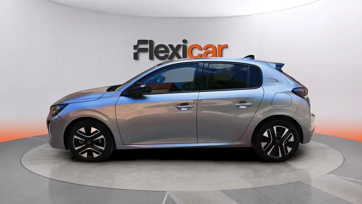 Usado Peugeot 208 Allure 101 CV (74 kW) 2025 Gris Utilitario
