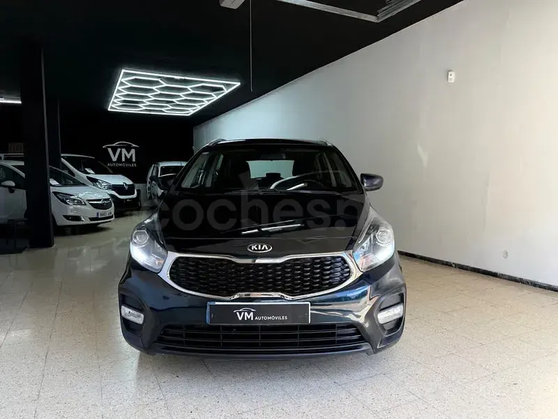 Käytetty Kia Carens 135 HP (99 kW) 2017 Sininen Tila-auto