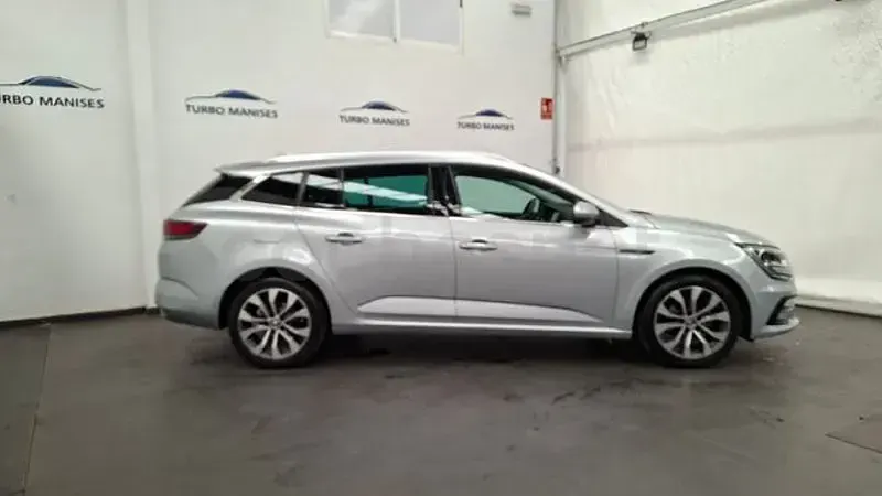Usado Renault Mégane GrandTour Techno 140 CV (102 kW) 2023 Gris / plata Familiar
