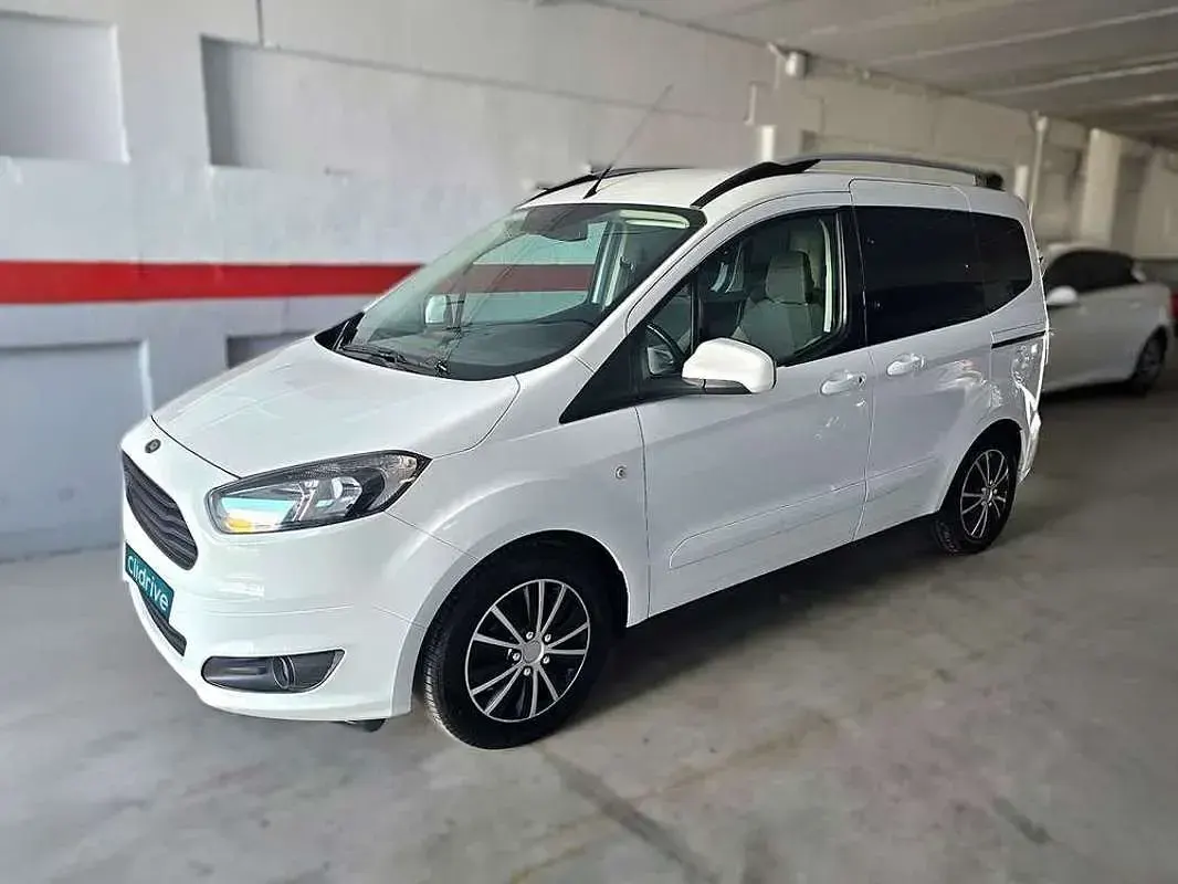 Usado Ford Tourneo Sport 102 CV (75 kW) 2017 Blanco Van