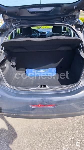 Usado Peugeot 208 Active 100 CV (73 kW) 2016 Gris / plata Utilitario