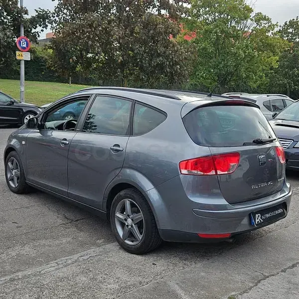 Usado Seat Altea XL I-Tech 105 CV (77 kW) 2014 Gris / plata Monovolumen