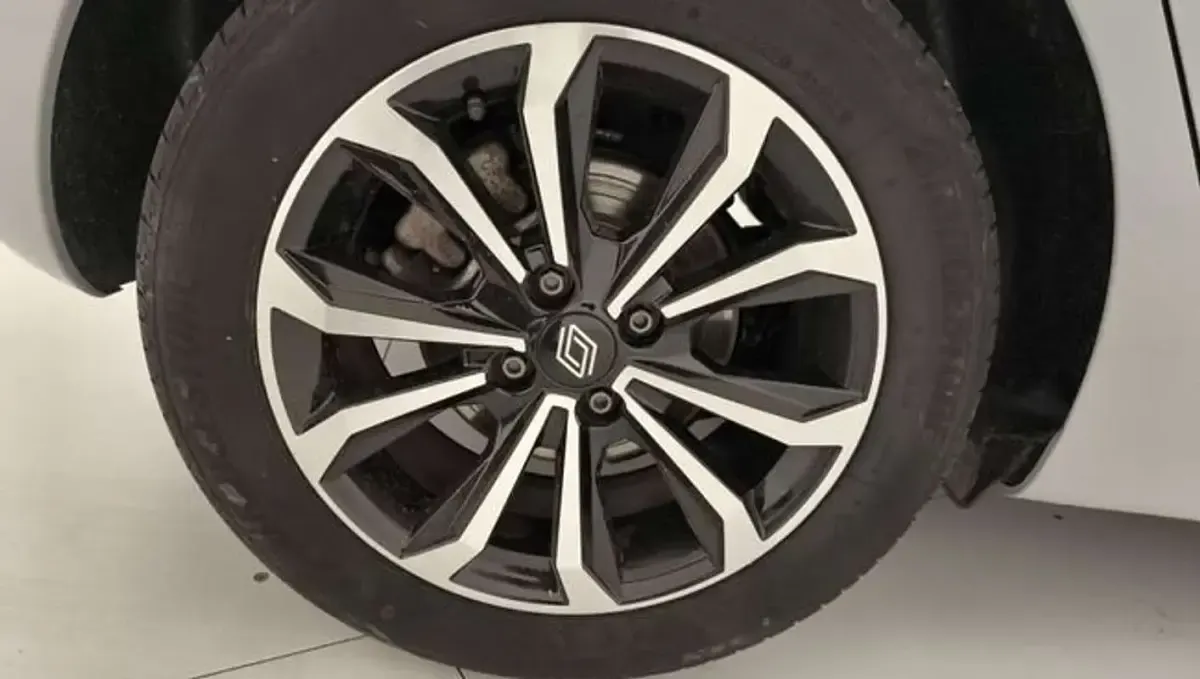 Usado Renault Clio Techno 101 CV (74 kW) 2025 Gris Utilitario