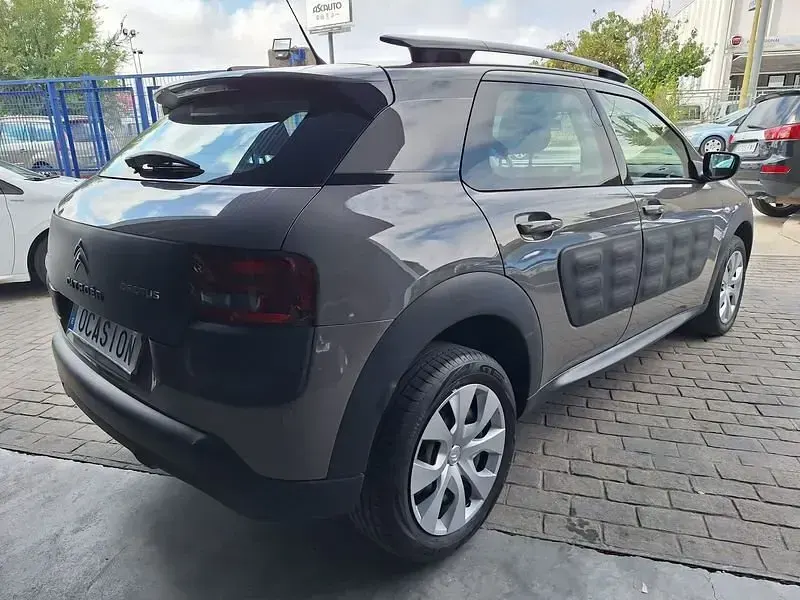 Usado Citroën C4 Cactus Feel 82 CV (60 kW) 2017 Gris Utilitario