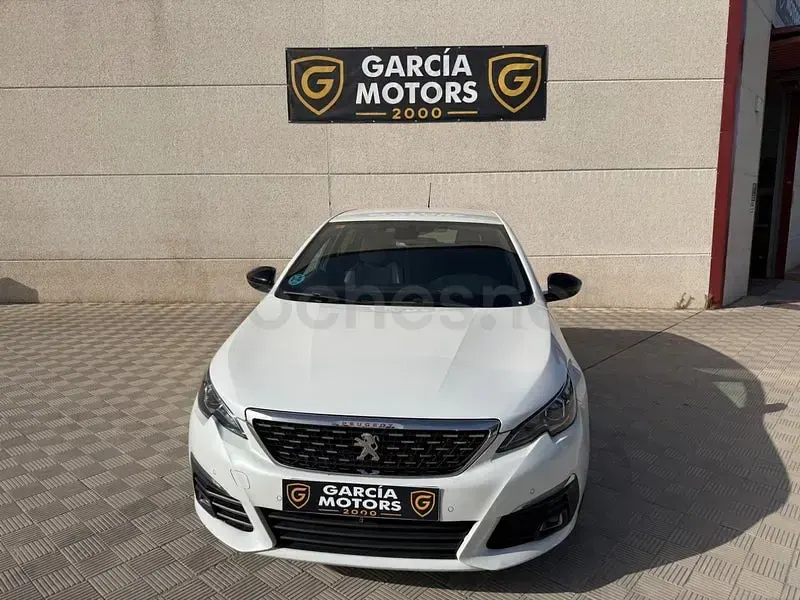 Usado Peugeot 308 GT-line 130 CV (95 kW) 2019 Blanco Berlina
