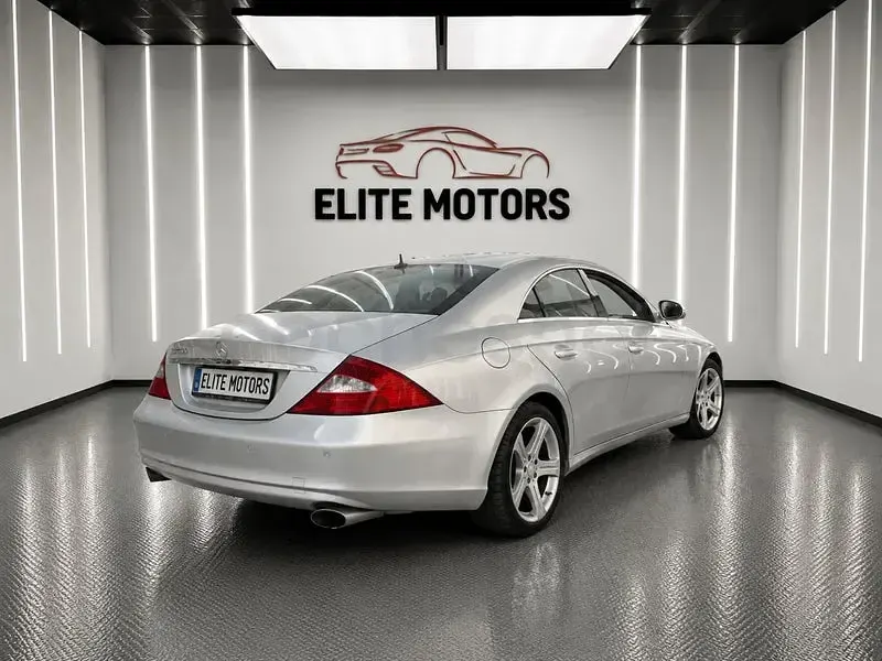 Usado Mercedes CLS500 306 CV (225 kW) 2005 Gris / plata Berlina