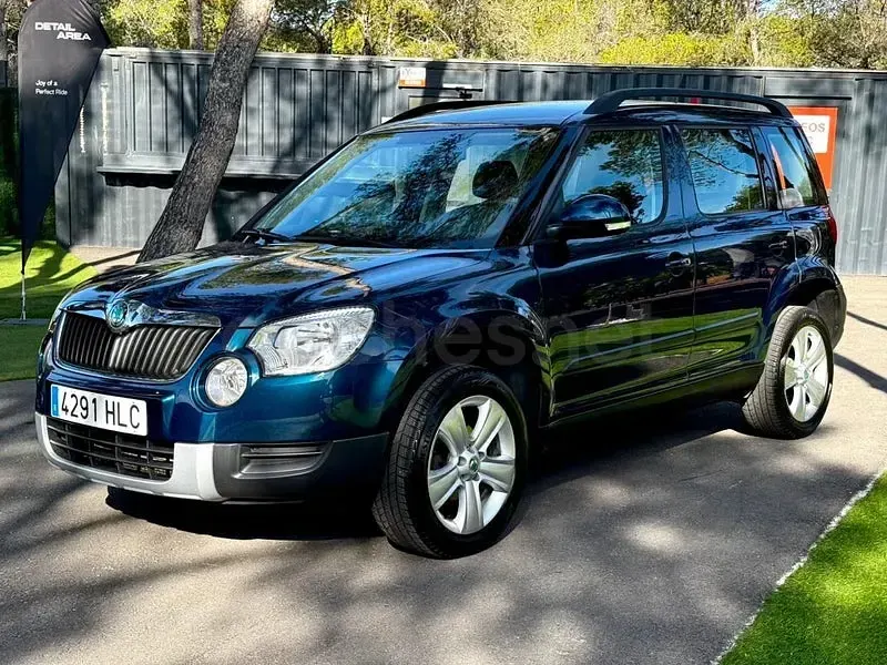 Usado Skoda Yeti Ambition 105 CV (77 kW) 2012 Azul SUV