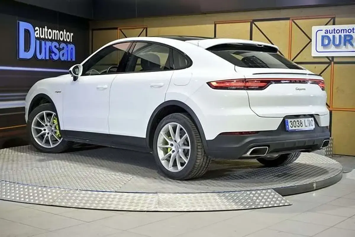 Usado Porsche Cayenne E-Hybrid 468 CV (344 kW) 2022 Blanco SUV