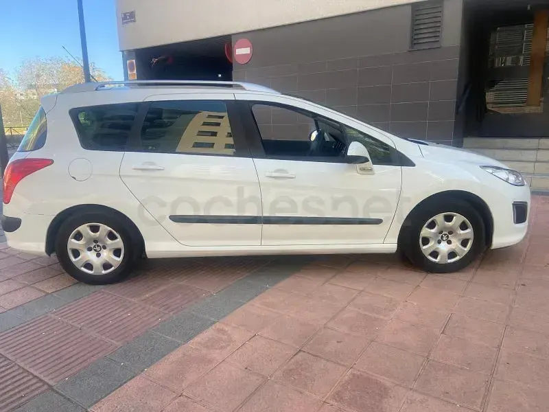Usado Peugeot 308 SW Access 92 CV (67 kW) 2011 Blanco Familiar