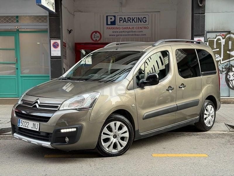 Usado Citroën Berlingo Feel 100 CV (73 kW) 2016 Marrón Monovolumen