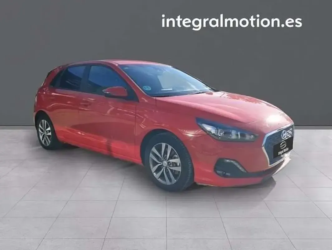 Usado Hyundai i30 95 CV (69 kW) 2020 Rojo Utilitario