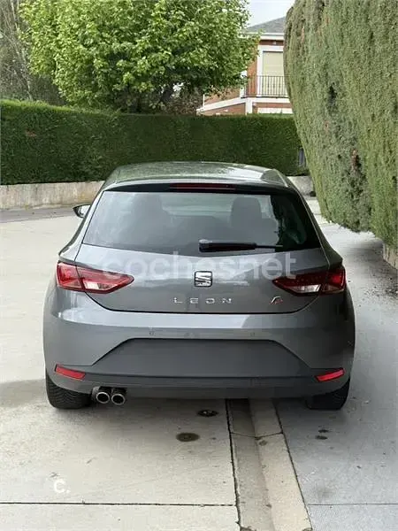 Usado Seat Leon FR 150 CV (110 kW) 2014 Gris / plata Berlina