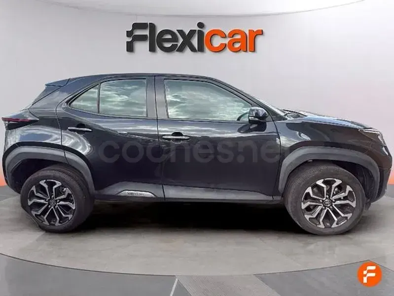Usado Toyota Yaris Cross Active 116 CV (85 kW) 2024 Negro SUV