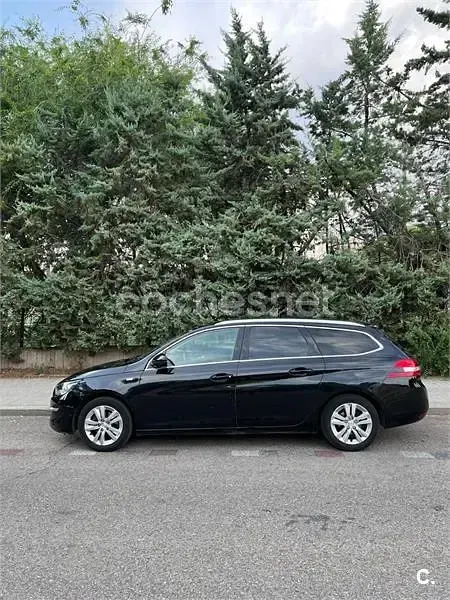 Usado Peugeot 308 SW Style 130 CV (95 kW) 2016 Negro Familiar
