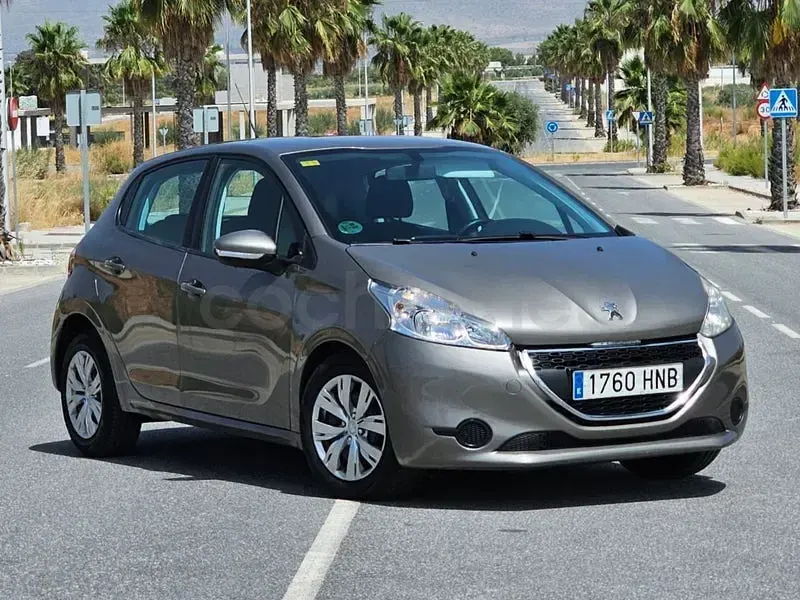 Usado Peugeot 208 Active 95 CV (69 kW) 2012 Marrón Utilitario
